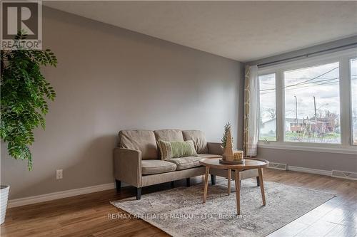 486 Hilbert Avenue, Cornwall (717 - Cornwall), ON - Indoor Photo Showing Living Room