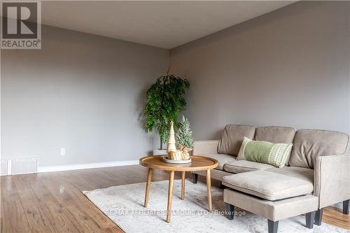 486 Hilbert Avenue, Cornwall (717 - Cornwall), ON - Indoor Photo Showing Living Room