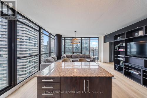 3407 - 55 Bremner Boulevard, Toronto, ON - Indoor Photo Showing Living Room