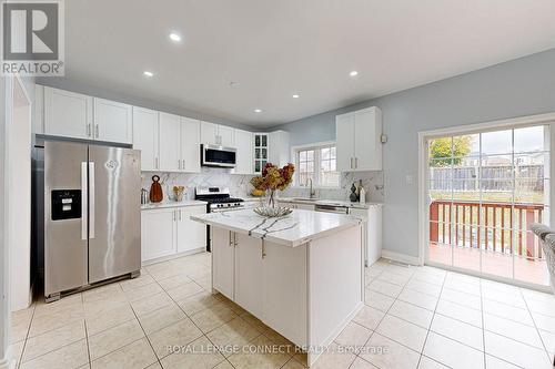 1616 Docking Court, Oshawa, ON - Indoor Photo Showing Kitchen