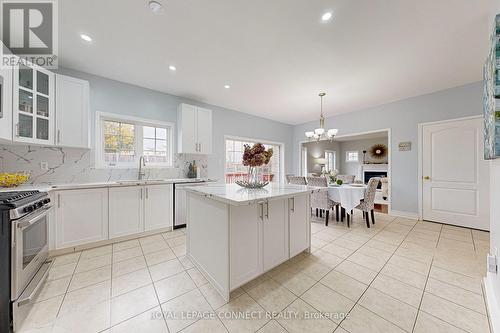 1616 Docking Court, Oshawa, ON - Indoor Photo Showing Kitchen With Double Sink With Upgraded Kitchen