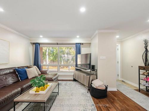 4-3011 Centennial Dr, Burlington, ON - Indoor Photo Showing Living Room