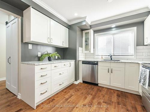 4-3011 Centennial Dr, Burlington, ON - Indoor Photo Showing Kitchen With Stainless Steel Kitchen With Upgraded Kitchen