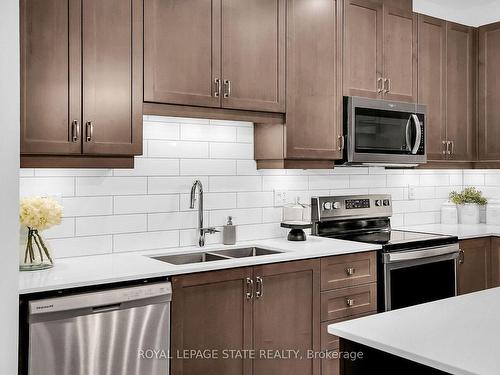 4165 Cassandra Dr, Lincoln, ON - Indoor Photo Showing Kitchen With Double Sink With Upgraded Kitchen