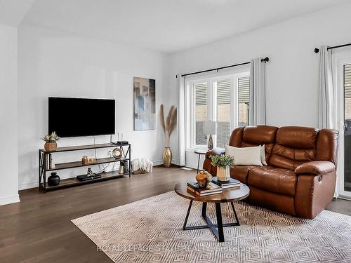 4165 Cassandra Dr, Lincoln, ON - Indoor Photo Showing Living Room