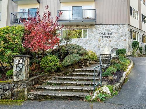 203-1400 Newport Ave, Oak Bay, BC - Outdoor