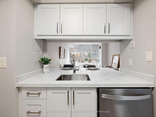 #204A-3605 Kariya Dr, Mississauga, ON - Indoor Photo Showing Kitchen