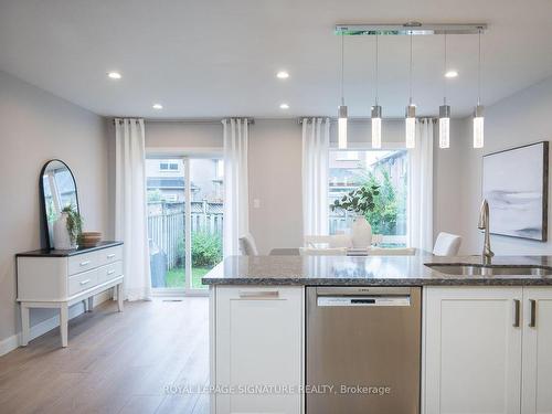 36 Dills Cres, Milton, ON - Indoor Photo Showing Kitchen