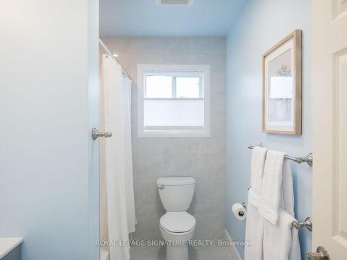 36 Dills Cres, Milton, ON - Indoor Photo Showing Bathroom