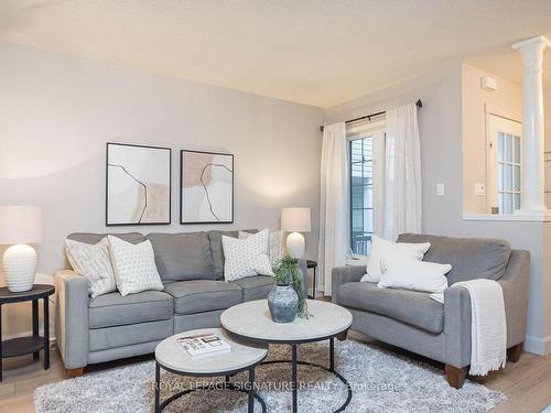 36 Dills Cres, Milton, ON - Indoor Photo Showing Living Room