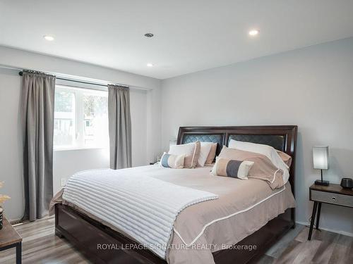 815 Cedarbrae Ave, Milton, ON - Indoor Photo Showing Bedroom