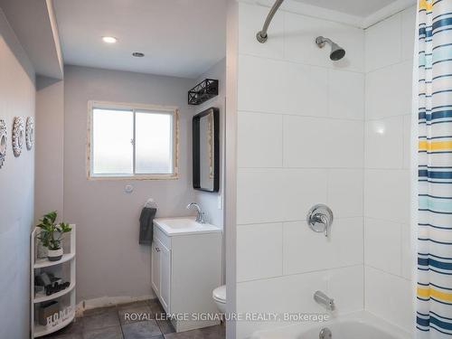 815 Cedarbrae Ave, Milton, ON - Indoor Photo Showing Bathroom