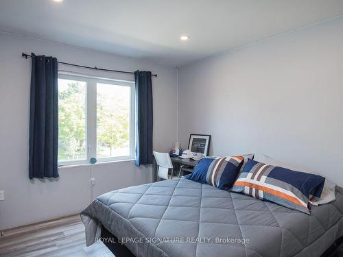 815 Cedarbrae Ave, Milton, ON - Indoor Photo Showing Bedroom