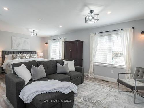 815 Cedarbrae Ave, Milton, ON - Indoor Photo Showing Living Room