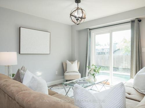 815 Cedarbrae Ave, Milton, ON - Indoor Photo Showing Living Room