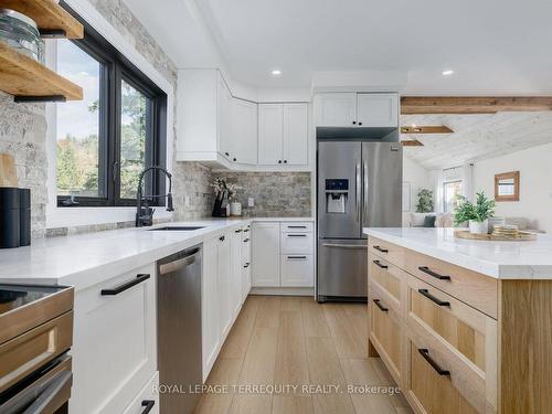 3455 Albert'S Ally, Hamilton Township, ON - Indoor Photo Showing Kitchen With Upgraded Kitchen