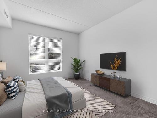 102-56 Kerman Ave, Grimsby, ON - Indoor Photo Showing Bedroom