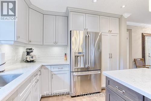 28 Ramsey Crescent, Hamilton, ON - Indoor Photo Showing Kitchen With Upgraded Kitchen