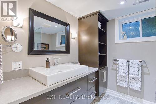 28 Ramsey Crescent, Hamilton, ON - Indoor Photo Showing Bathroom