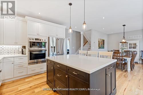 363 Walton Street, Oakville, ON - Indoor Photo Showing Kitchen With Upgraded Kitchen