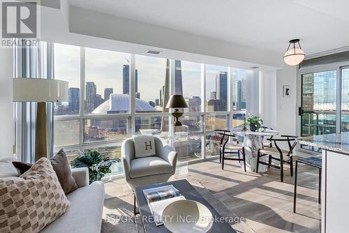 2702 - 30 Grand Trunk Crescent, Toronto, ON - Indoor Photo Showing Living Room