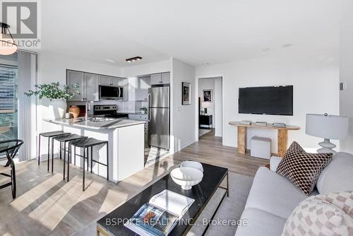 2702 - 30 Grand Trunk Crescent, Toronto, ON - Indoor Photo Showing Living Room