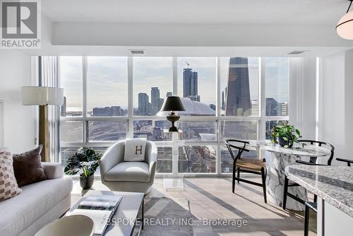 2702 - 30 Grand Trunk Crescent, Toronto, ON - Indoor Photo Showing Living Room