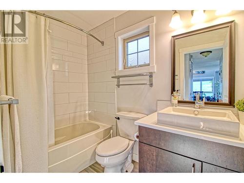 6895 Santiago Loop Unit# 101, Kelowna, BC - Indoor Photo Showing Bathroom