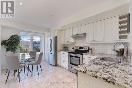 22 - 435 English Rose Lane, Oakville, ON - Indoor Photo Showing Kitchen With Stainless Steel Kitchen