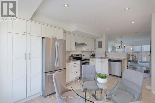 22 - 435 English Rose Lane, Oakville, ON - Indoor Photo Showing Kitchen With Stainless Steel Kitchen