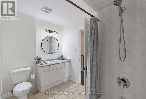 22 - 435 English Rose Lane, Oakville, ON - Indoor Photo Showing Bathroom