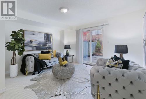 22 - 435 English Rose Lane, Oakville, ON - Indoor Photo Showing Living Room