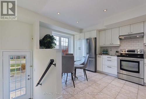 22 - 435 English Rose Lane, Oakville, ON - Indoor Photo Showing Kitchen With Stainless Steel Kitchen