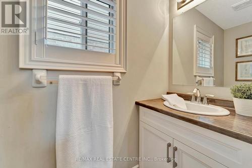 200 Birkinshaw Road, Cambridge, ON - Indoor Photo Showing Bathroom