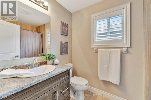 200 Birkinshaw Road, Cambridge, ON - Indoor Photo Showing Bathroom