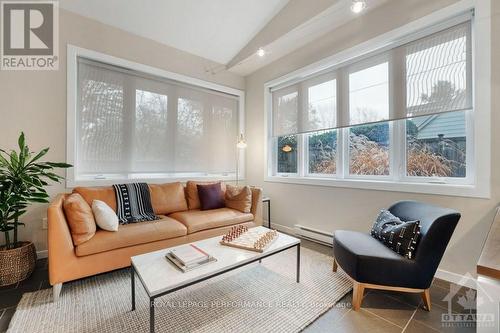 18 Birch Avenue, Ottawa, ON - Indoor Photo Showing Living Room