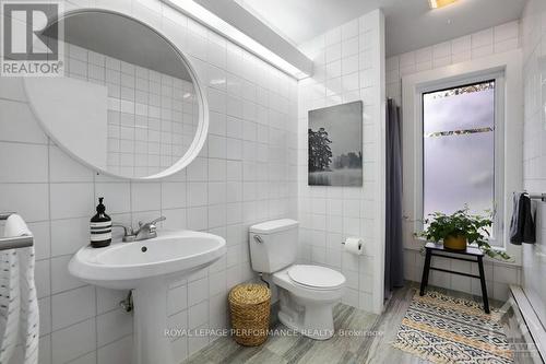 18 Birch Avenue, Ottawa, ON - Indoor Photo Showing Bathroom