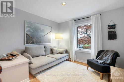 18 Birch Avenue, Ottawa, ON - Indoor Photo Showing Living Room