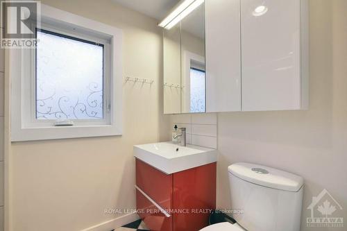 18 Birch Avenue, Ottawa, ON - Indoor Photo Showing Bathroom