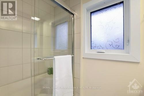 18 Birch Avenue, Ottawa, ON - Indoor Photo Showing Bathroom