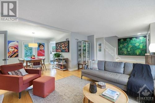 18 Birch Avenue, Ottawa, ON - Indoor Photo Showing Living Room