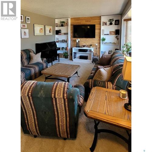 704 Railway Avenue, Loon Lake, SK - Indoor Photo Showing Living Room