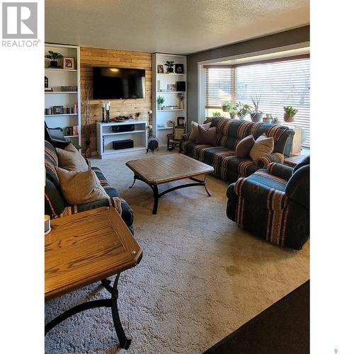 704 Railway Avenue, Loon Lake, SK - Indoor Photo Showing Living Room