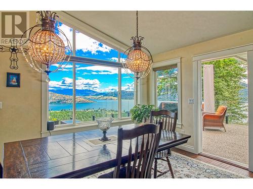 144 Crown Crescent, Vernon, BC - Indoor Photo Showing Dining Room