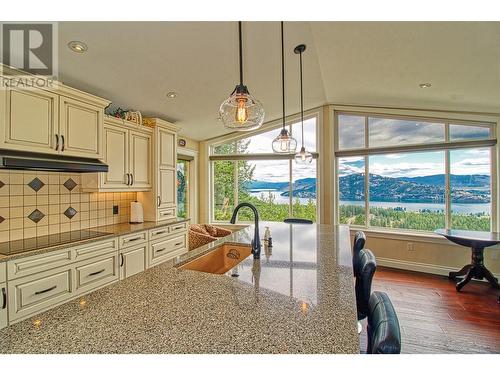 144 Crown Crescent, Vernon, BC - Indoor Photo Showing Kitchen