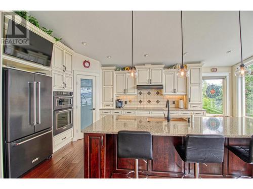 144 Crown Crescent, Vernon, BC - Indoor Photo Showing Kitchen