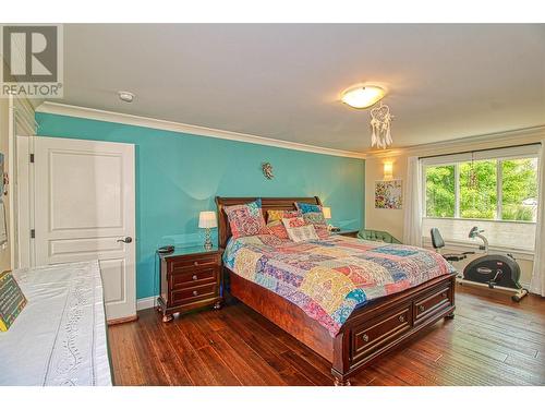 144 Crown Crescent, Vernon, BC - Indoor Photo Showing Bedroom