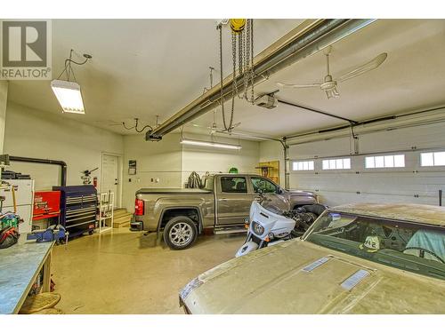 144 Crown Crescent, Vernon, BC - Indoor Photo Showing Garage