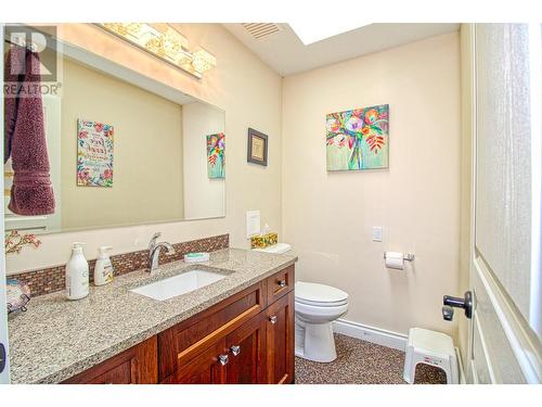 144 Crown Crescent, Vernon, BC - Indoor Photo Showing Bathroom