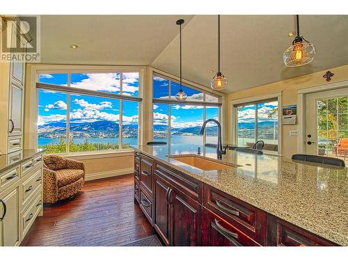 144 Crown Crescent, Vernon, BC - Indoor Photo Showing Kitchen